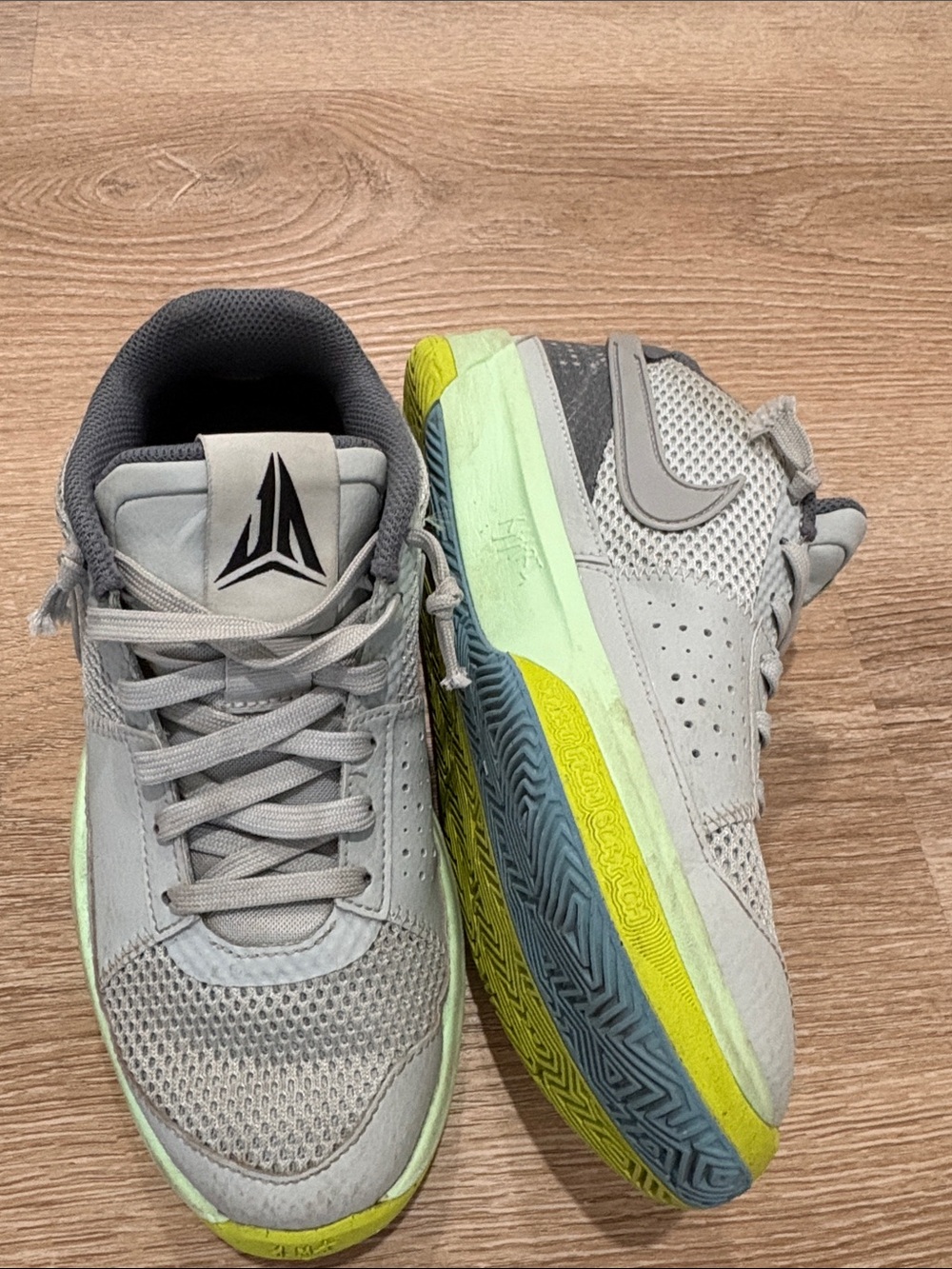 Nike Kaari Sneaker size 5
